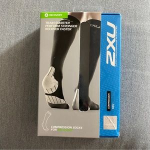 New in box Men’s 2XU high compression socks